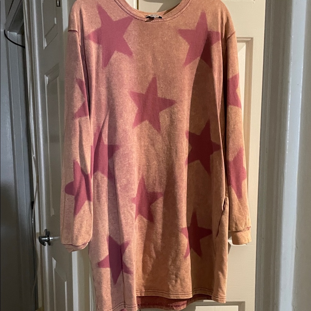 Sage & Fig Star Patterned Pink and Orange Sweatshirt Dress